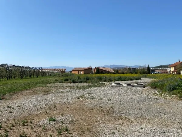 Terrain 700 m² 