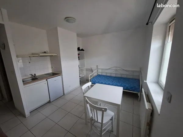 Loue studio meublé 