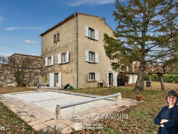Maison 10 pièces 267 m² 
