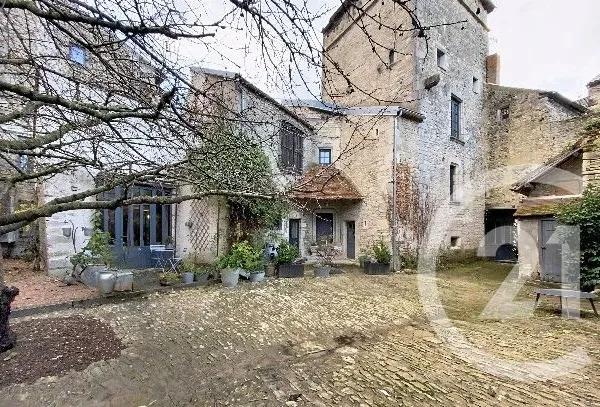 Maison 8 pièces 241 m² 