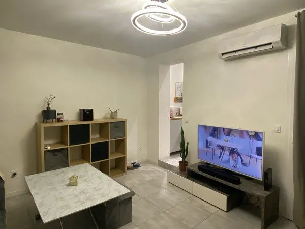 Lunel T2 42 m² - Idéal couple ou personne seule - Gare à pied 