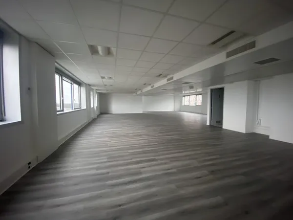 Bureaux - A LOUER - 351 m² non divisibles 