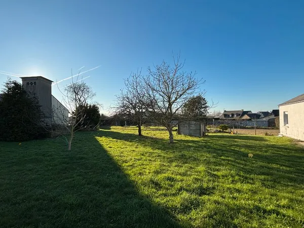 Terrain 650 m² Créances 
