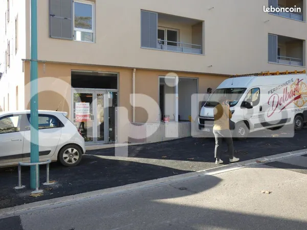 Bureau 106 m² 