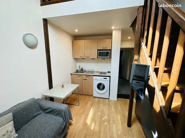 Studio meublé à deux minutes à pieds du métro Gorge de loup 