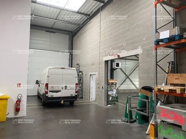 Local d'activité 293 m² 