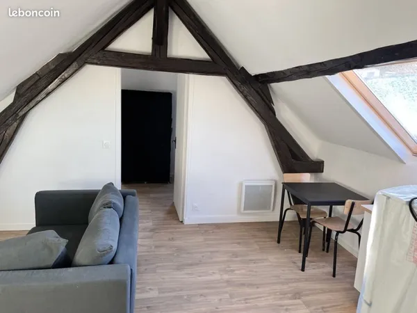 PROCHE Mairie et centre-ville - F2 meublé refait à neuf