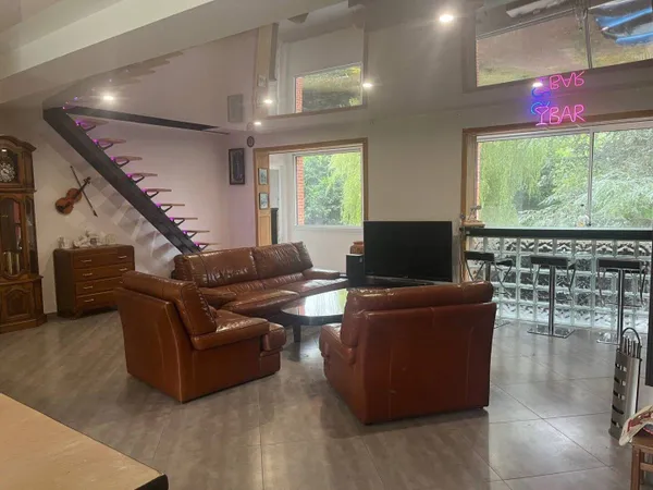 Maison 6 pièces 220 m² 