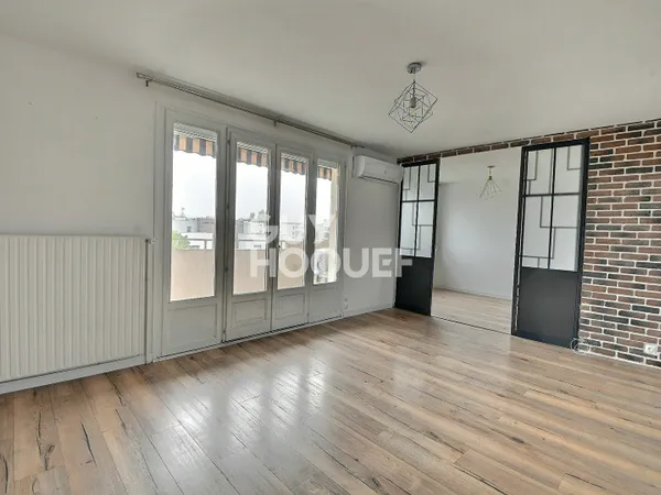Appartement T4 de 73 m² avec balcon, parking et cave à Villeurbanne (69100). 