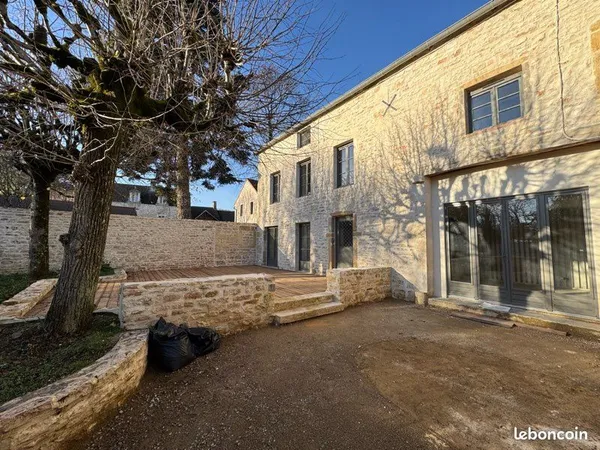 Maison en pierre entièrement rénovée sur la côte Chalonnaise 