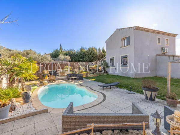A Vendre Maison Avec Jardin Et Piscine A Lagnes, Luberon Provence 