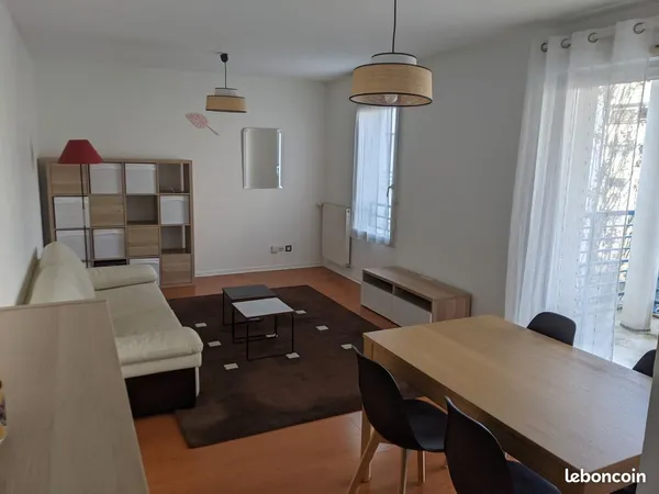 Joli T2 MEUBLE de 51 m², en centre-ville, bien équipé avec parking 