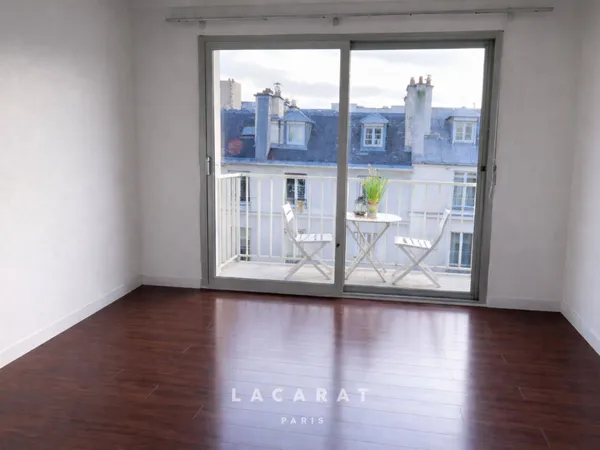 À vendre - Appartement lumineux avec balcon et parking 