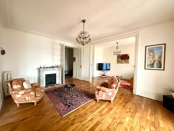 Appartement 6 pièces 186 m² 