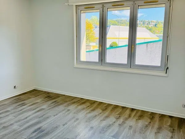 Bureau local 120 m2 proche hôpital et commerce 
