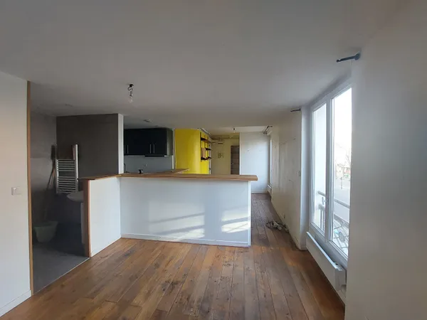 Studio lumineux vue dégagée. 