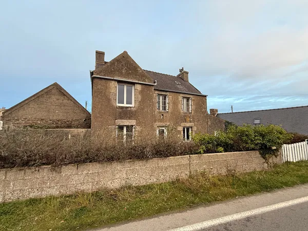 A vendre. Maison en pierres. Saint Pol De Léon . 