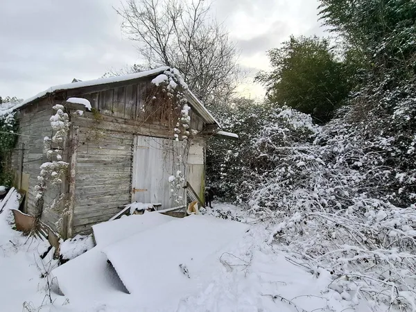 Vends terrain de 909m² constructible dans le centre-ville de Garches 