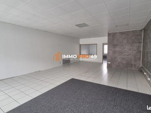 Local 80 m² Cholet 