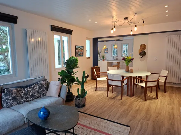 Maison rénovée au coeur des pins du Parc Clémenceau 