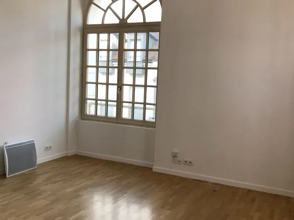 Location hyper centre ville Etampes 