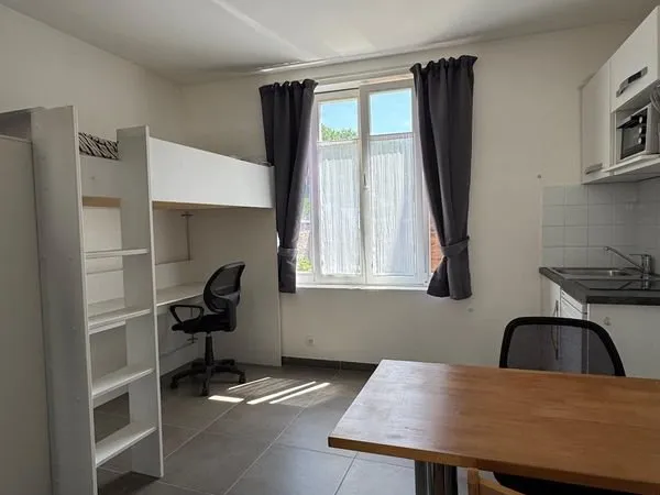 Idéal étudiant(e), proximité facultés et Parc Saint Pierre, meublé bien agencé
