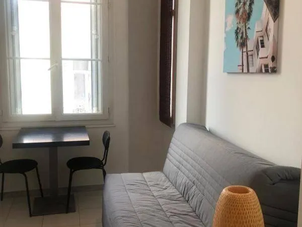 Studio 1 pièce 20 m² 