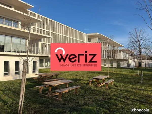 Bureau 610 m² 