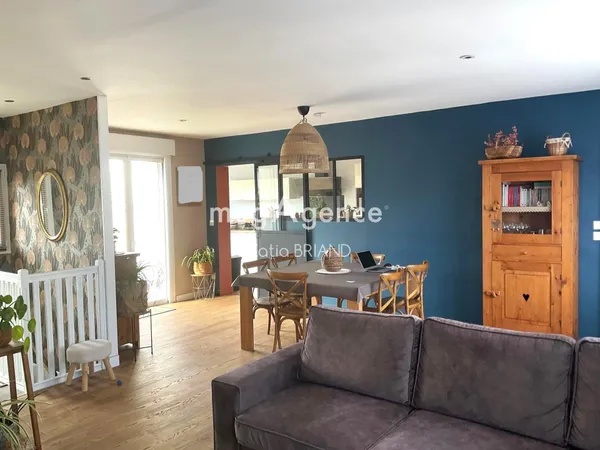 Maison avec 4 chambres, 3 salles d'eau. 