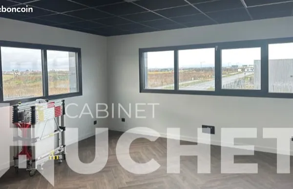 Local d'activité 463 m² 