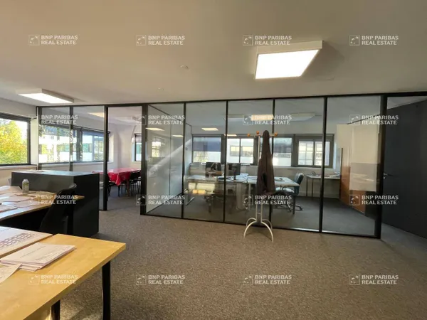 Bureaux 217 m² 