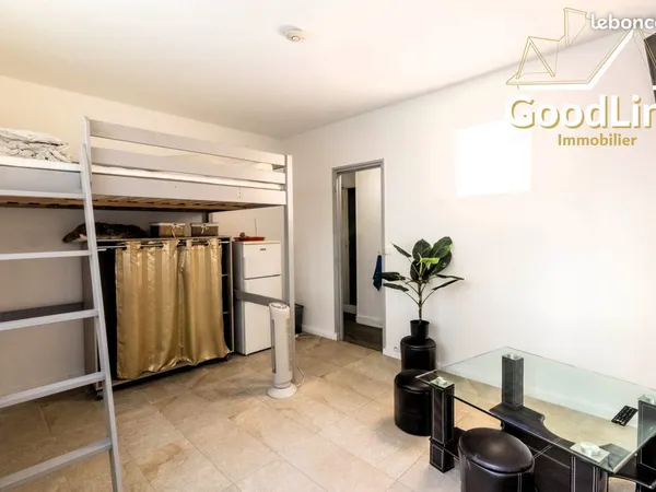Studio 1 pièce 20 m² 