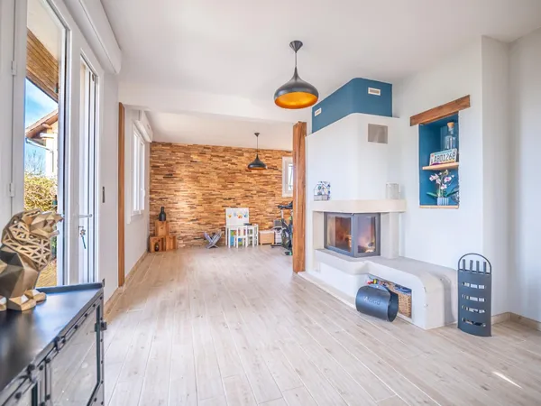 MAISON SUR SOUS SOL PLEIN CENTRE - 5 CHAMBRE- JARDIN 