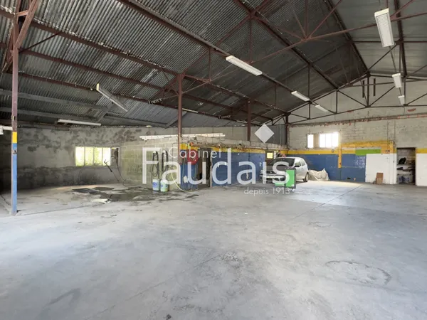 Vente local commercial 630 m2 