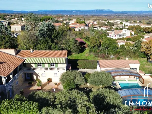 Maison 11 pièces 311 m² 