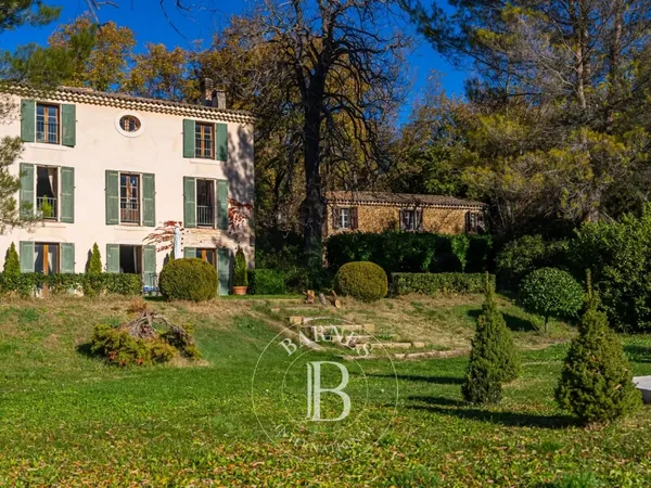 VALENSOLE- DEMEURE BOURGEOISE- 324m2-5 CHAMBRES- ANNEXE-3 HA 