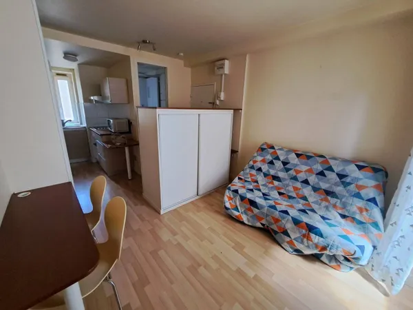 Studio 1 pièce 17 m² 