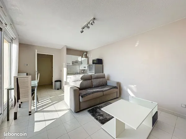 Studio 1 pièce 24 m² 