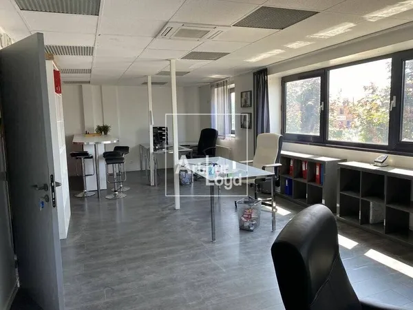 Local d'activité 300 m² 