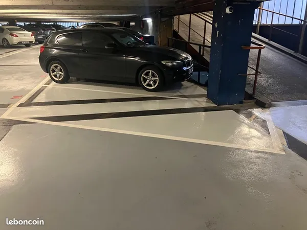 Parking à louer Paris 17e 