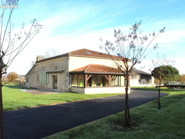 Superbe propriete equestre de 7 hectares dans le lot et garonne 