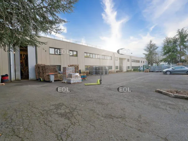 Local d'activité 980 m² 
