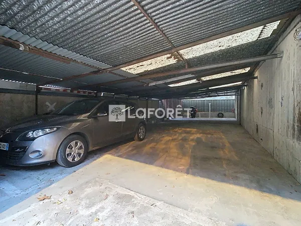Parking 114 m² 