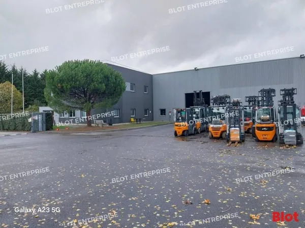 Entrepôt 1297 m² 