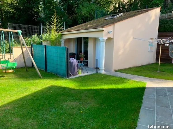 Location studio meublé 25m2 avec terrasse en maison individuelle 
