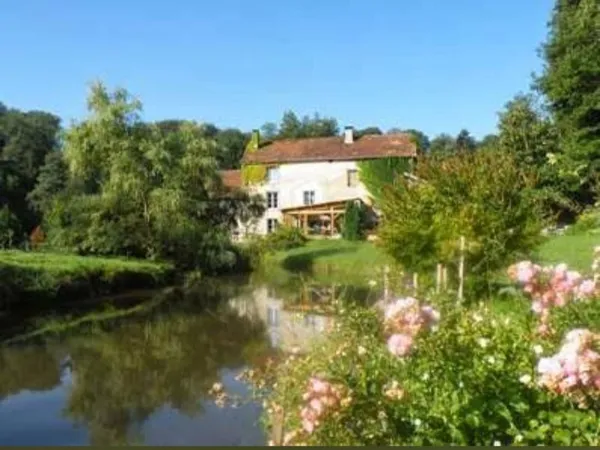 ANCIEN MOULIN DE CHARME SUR 7 HECTARES DE TERRAIN 