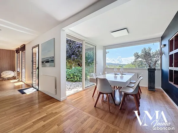 Maison 7 pièces 240 m² 