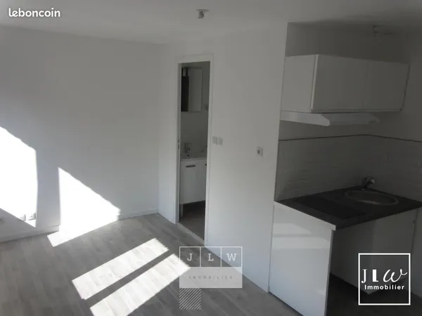 Studio 1 pièce 16 m² 