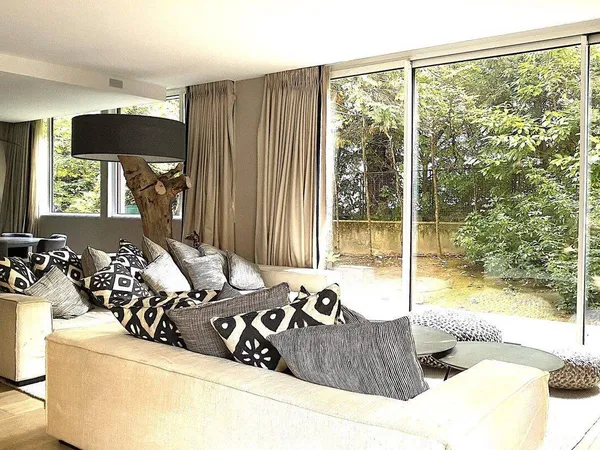 Appartement 5 pièces 168 m² 