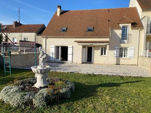 Maison avec jardin à louer plein centre-ville d'Etampes 